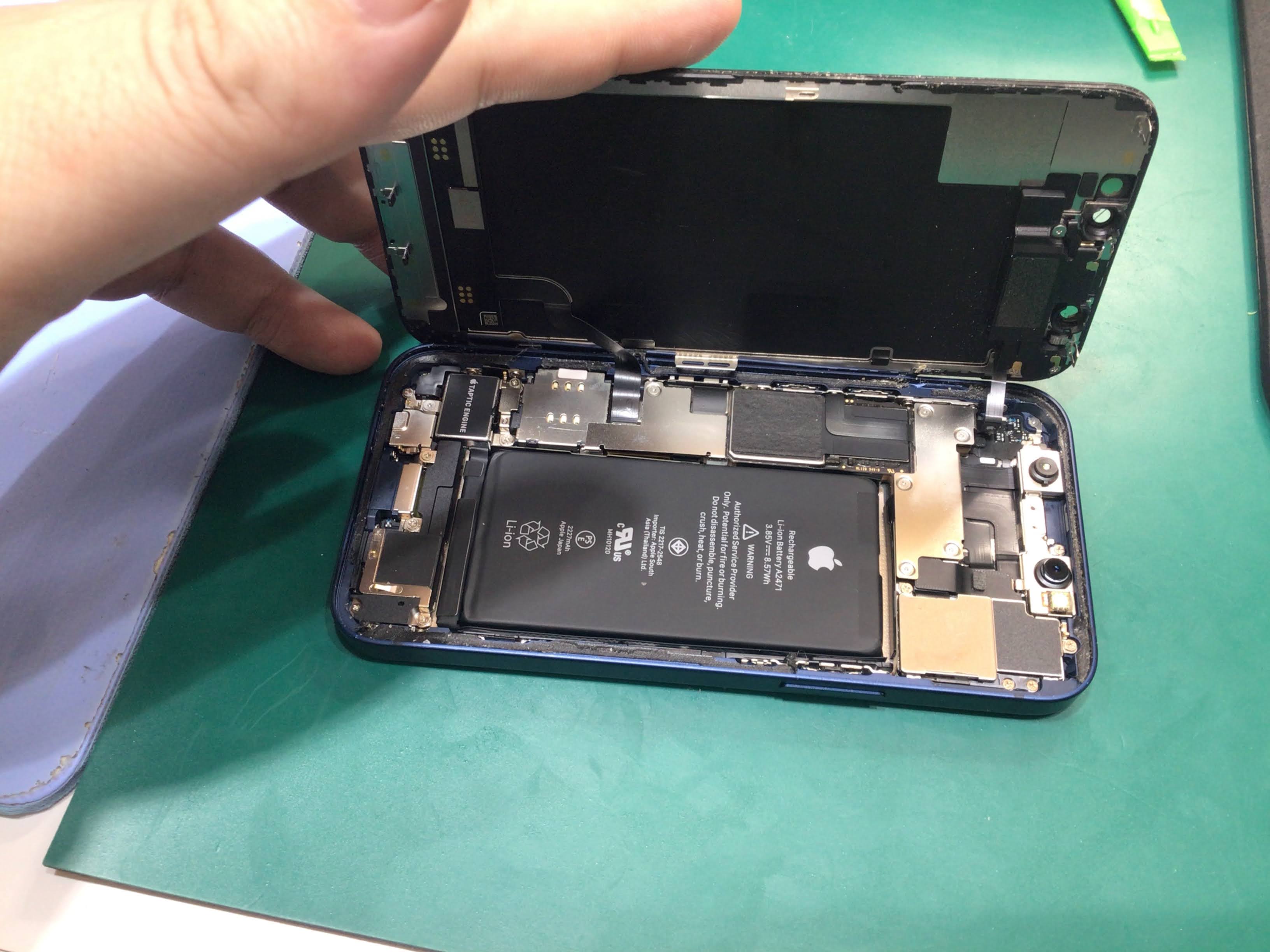 iPhone12miniバッテリー修理　データをそのまま・最短即日修理のスマホ修理工房イーアス高尾店にご相談下さい！